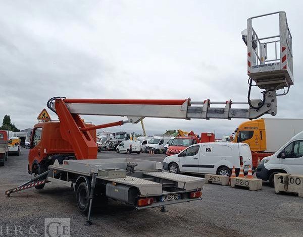 RENAULT MAXITY AVEC NACELLE MULTITEL MT222AZ 22M ROUGE CM-762-BD