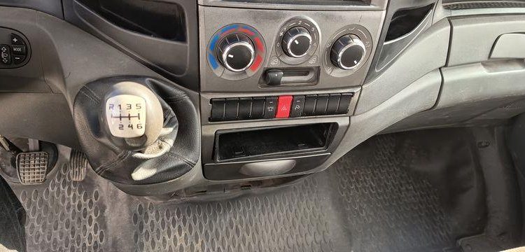 IVECO DAILY 35S11 AVEC NACELLE MULTITEL 160 ALU/DS – 16M – 2755 HEURES – 94713 KMS ROUGE CR-063-RT