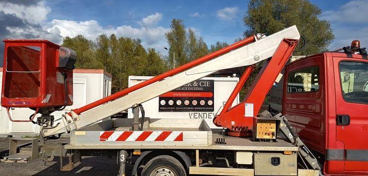 IVECO DAILY 35S11 AVEC NACELLE MULTITEL 160 ALU/DS – 16M – 2755 HEURES – 94713 KMS ROUGE CR-063-RT