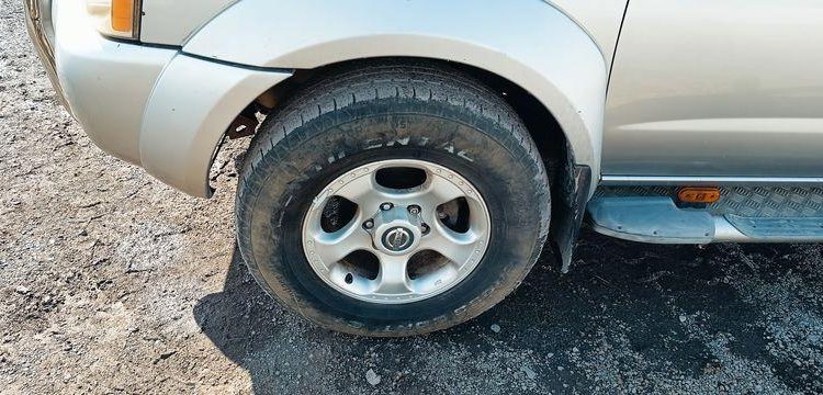 NISSAN KING CAB (D22) 2.5 TDi PICKUP DOUBLE CABINE 133CV – DIESEL – 110975 KMS GRIS CT-736-HD