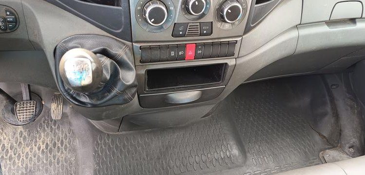 IVECO 35C13 BENNE SIMPLE CABINE COFFRE  CV-890-PM