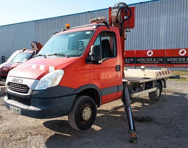 IVECO 35S  AVEC NACELLE 22M  CX-549-MC