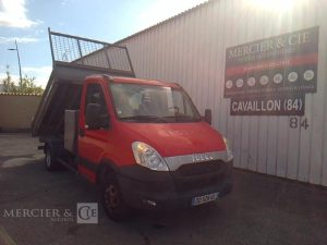 IVECO 35C13 BENNE SIMPLE CABINE COFFRE ROUGE DD-526-VL