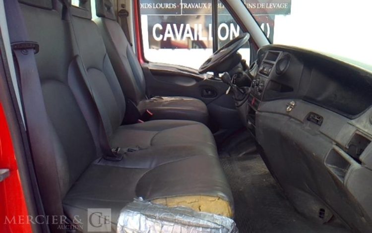 IVECO 35C13 BENNE SIMPLE CABINE COFFRE ROUGE DD-526-VL