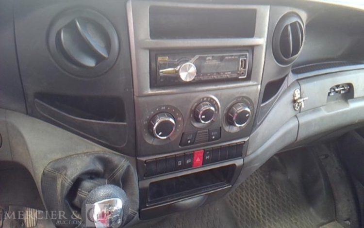 IVECO 35C13 BENNE SIMPLE CABINE COFFRE ROUGE DD-526-VL