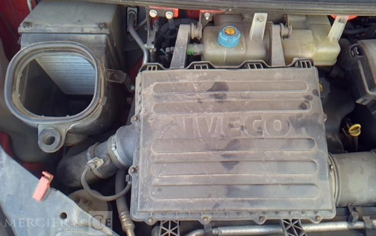 IVECO 35C13 BENNE SIMPLE CABINE COFFRE ROUGE DD-526-VL