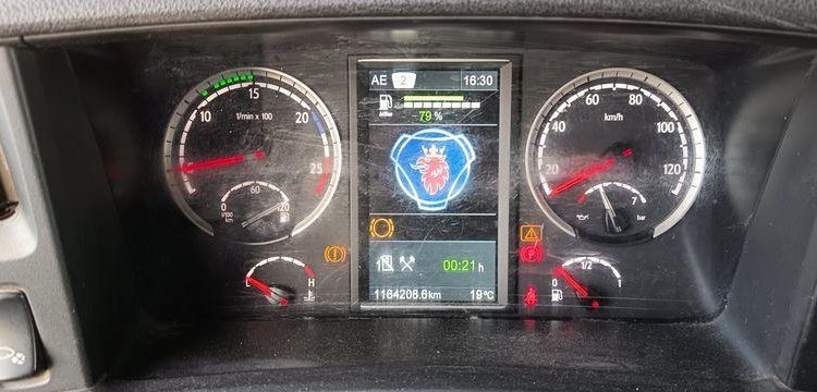 SCANIA R440 EQUIPE HYDRAULIQUE  DE-821-TX