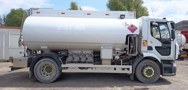 RENAULT MIDLUM 270 DXI CITERNE ,18 HEAVY  13000L – PTAC 19 TONNES – DIESEL -234400 KMS BLANC DH-849-KB