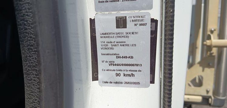 RENAULT MIDLUM 270 DXI CITERNE ,18 HEAVY  13000L – PTAC 19 TONNES – DIESEL -234400 KMS BLANC DH-849-KB