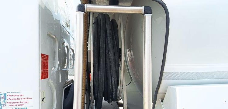 RENAULT MIDLUM 270 DXI CITERNE ,18 HEAVY  13000L – PTAC 19 TONNES – DIESEL -234400 KMS BLANC DH-849-KB