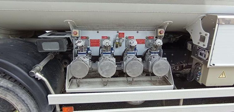 RENAULT MIDLUM 270 DXI CITERNE ,18 HEAVY  13000L – PTAC 19 TONNES – DIESEL -234400 KMS BLANC DH-849-KB