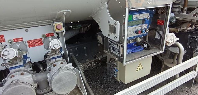 RENAULT MIDLUM 270 DXI CITERNE ,18 HEAVY  13000L – PTAC 19 TONNES – DIESEL -234400 KMS BLANC DH-849-KB