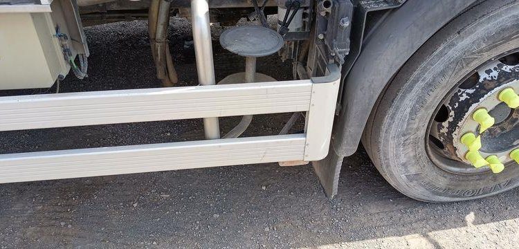 RENAULT MIDLUM 270 DXI CITERNE ,18 HEAVY  13000L – PTAC 19 TONNES – DIESEL -234400 KMS BLANC DH-849-KB