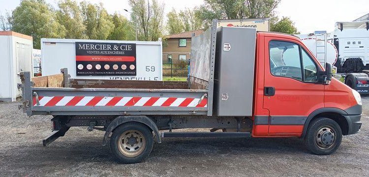 IVECO 35C13 BENNE SIMPLE CABINE COFFRE  DH-945-ST