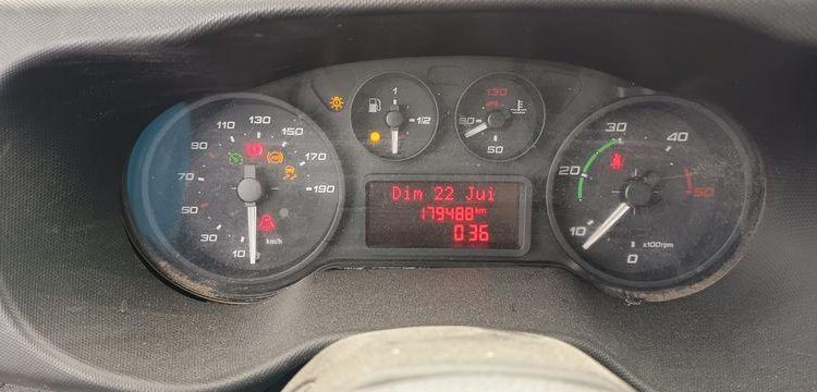 IVECO DAILY BENNE AVEC COFFRE AICIER DIESEL BLANC DL-788-DP