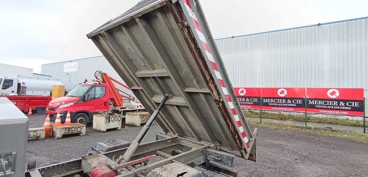 IVECO DAILY BENNE AVEC COFFRE AICIER DIESEL BLANC DL-788-DP