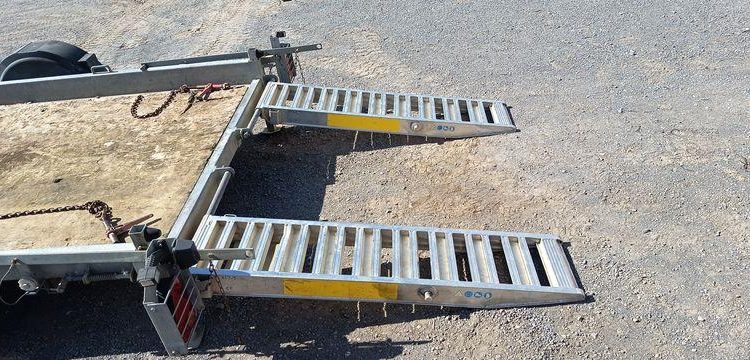 HUBIERE REMORQUE PORTE ENGIN 2T8  DZ-087-EL