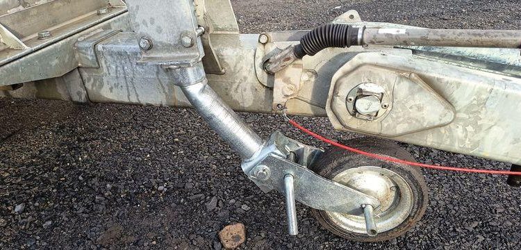 HUBIERE REMORQUE PORTE ENGIN 2T8  DZ-087-EL