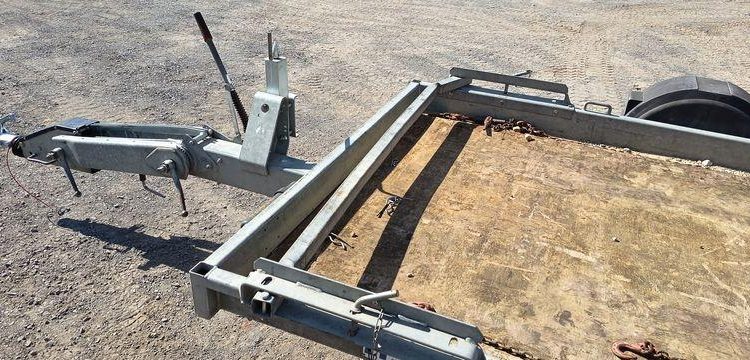HUBIERE REMORQUE PORTE ENGIN 2T8  DZ-087-EL