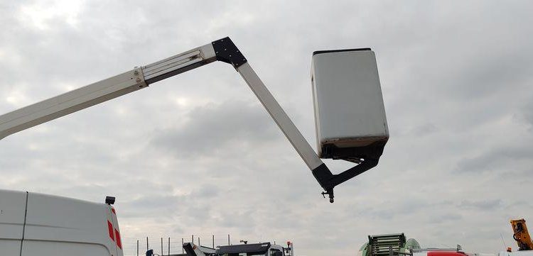 RENAULT MASTER  AVEC NACELLE 12 A  14 M  ED-226-WC