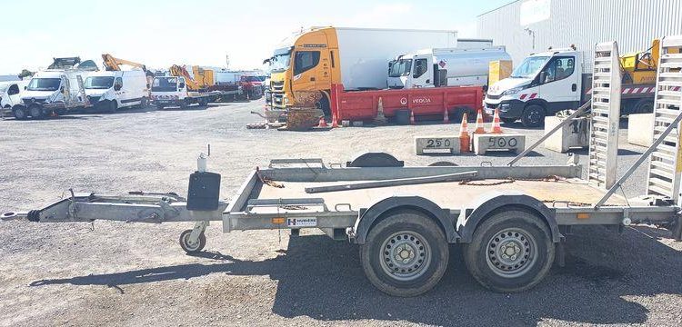 HUBIERE REMORQUE PORTE ENGIN 2T8  EJ-958-MZ