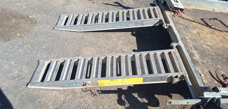HUBIERE REMORQUE PORTE ENGIN 2T8  EJ-958-MZ