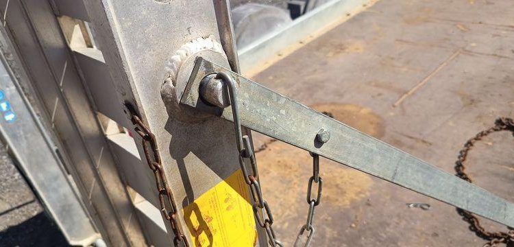 HUBIERE REMORQUE PORTE ENGIN 2T8  EJ-958-MZ