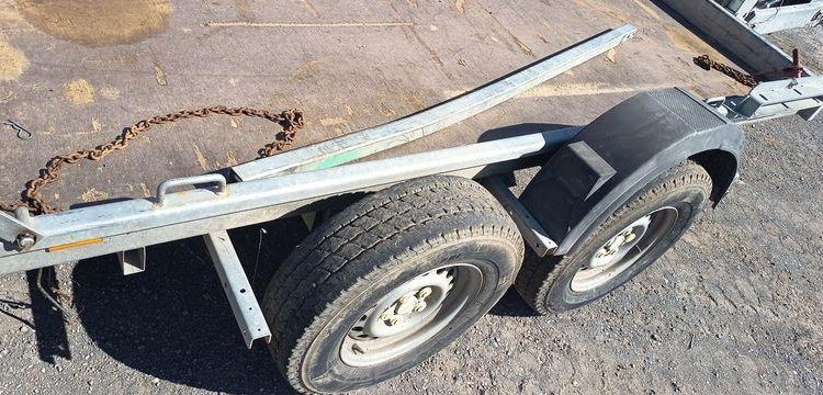 HUBIERE REMORQUE PORTE ENGIN 2T8  EJ-958-MZ