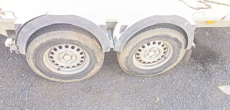 HUBIERE REMORQUE PORTE ENGIN 2T8  EJ-958-MZ