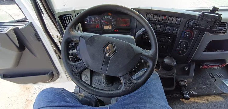 RENAULT CITERNE D19 HIGH P4X2 280E6 13500L – PTAC 19 TONNES –  DIESEL – 170381 KMS BLANC EK-079-DL