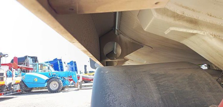 RENAULT CITERNE D19 HIGH P4X2 280E6 13500L – PTAC 19 TONNES –  DIESEL – 170381 KMS BLANC EK-079-DL
