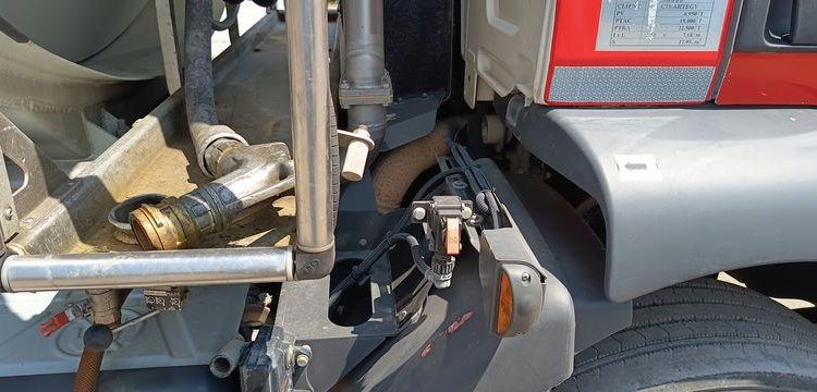 RENAULT CITERNE D19 HIGH P4X2 280E6 13500L – PTAC 19 TONNES –  DIESEL – 170381 KMS BLANC EK-079-DL