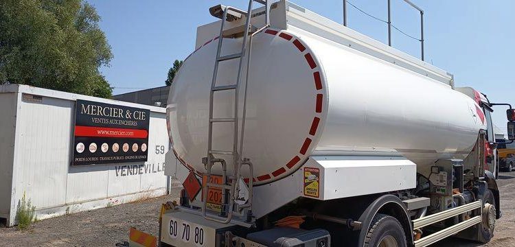 RENAULT CITERNE D19 HIGH P4X2 280E6 13500L – PTAC 19 TONNES –  DIESEL – 170381 KMS BLANC EK-079-DL