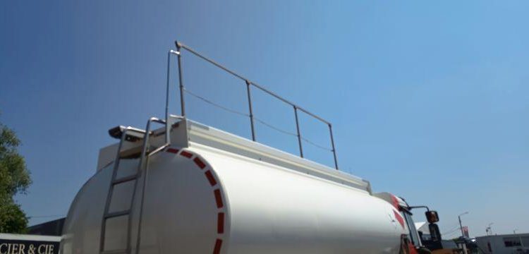 RENAULT CITERNE D19 HIGH P4X2 280E6 13500L – PTAC 19 TONNES –  DIESEL – 170381 KMS BLANC EK-079-DL