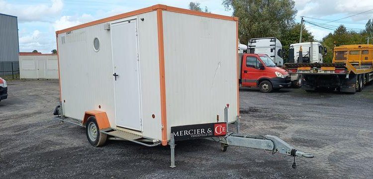 CNSE ABRI CHANTIER 9M2 ISOLE + WC  EK-675-CE