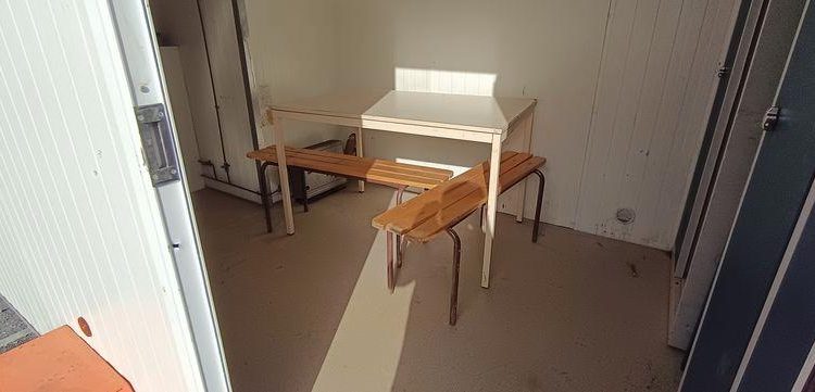 CNSE ABRI CHANTIER 9M2 ISOLE + WC  EK-675-CE
