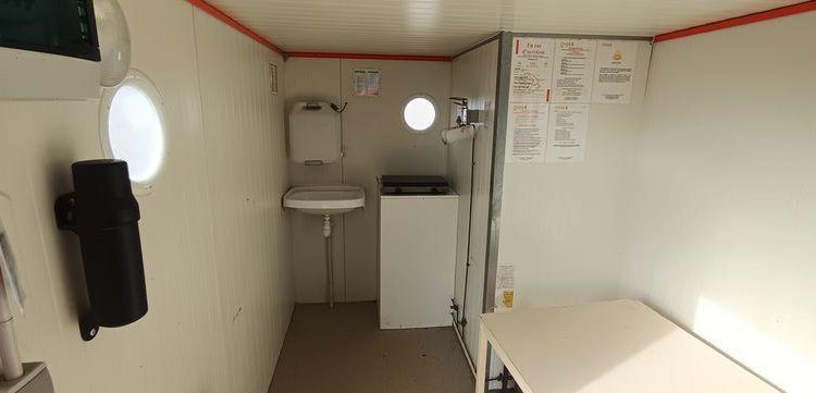CNSE ABRI CHANTIER 9M2 ISOLE + WC  EK-675-CE