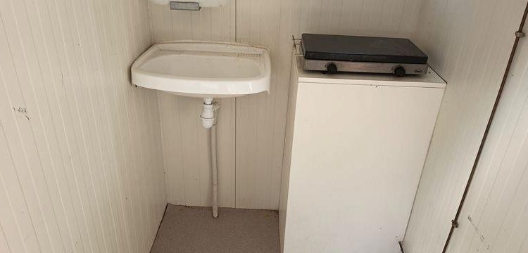CNSE ABRI CHANTIER 9M2 ISOLE + WC  EK-675-CE