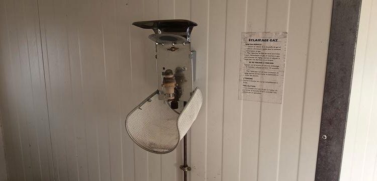 CNSE ABRI CHANTIER 9M2 ISOLE + WC  EK-675-CE