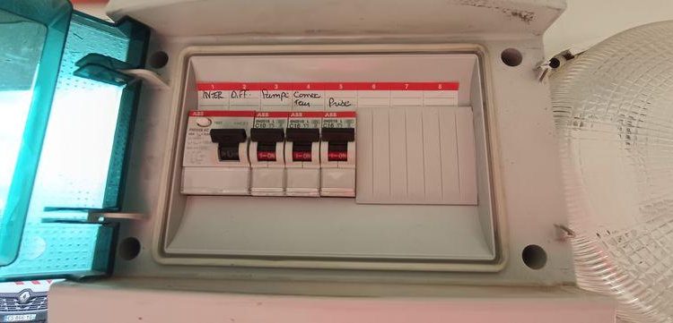 CNSE ABRI CHANTIER 9M2 ISOLE + WC  EK-675-CE