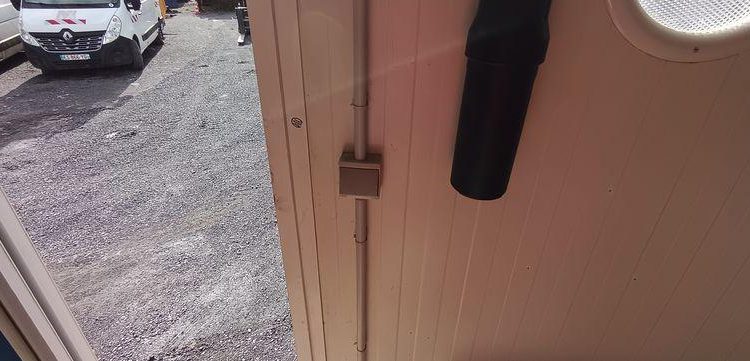 CNSE ABRI CHANTIER 9M2 ISOLE + WC  EK-675-CE