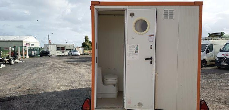 CNSE ABRI CHANTIER 9M2 ISOLE + WC  EK-675-CE