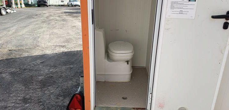 CNSE ABRI CHANTIER 9M2 ISOLE + WC  EK-675-CE
