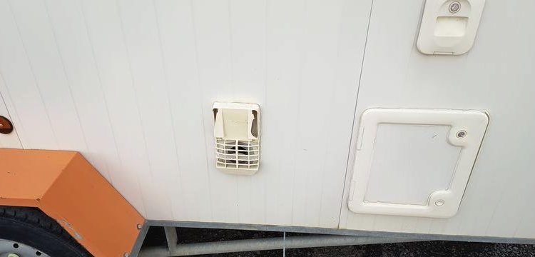 CNSE ABRI CHANTIER 9M2 ISOLE + WC  EK-675-CE