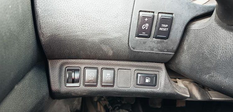 NISSAN NP 300 NAVARA (D23) 2.3 DCI 16V DOUBLE CABINE 4WD 190 CV – DIESEL – 105335 KMS BLANC EM-700-HP