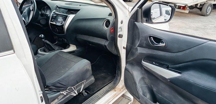 NISSAN NP 300 NAVARA (D23) 2.3 DCI 16V DOUBLE CABINE 4WD 190 CV – DIESEL – 105335 KMS BLANC EM-700-HP