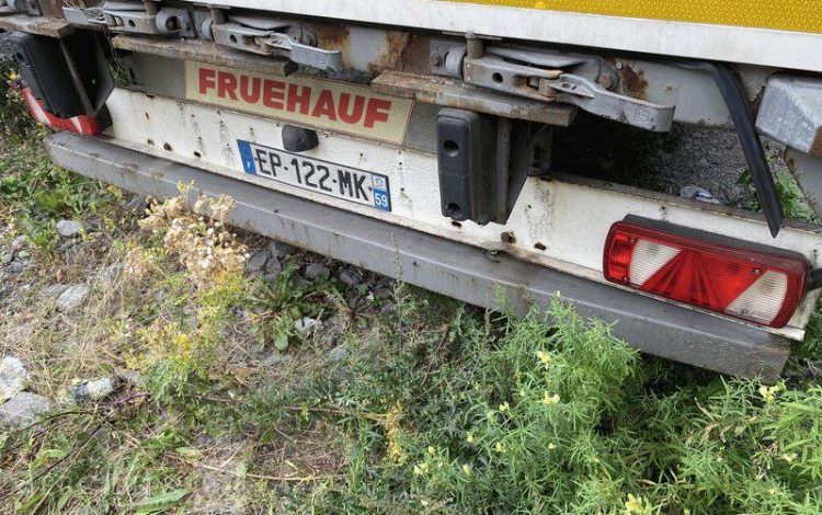 FRUEHAUF SEMI REMORQUE BACHEE – VENTE SUR DESIGNATION  EP-122-MK