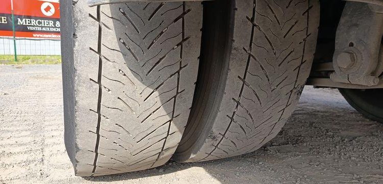 RENAULT PORTEUR D19 WIDE PAROIS LATERALES SOUPLESCOULISSANTES 8M 2 ESSIEUX SUSP. AIR HAY  EQ-439-GM