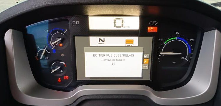 RENAULT T 520 DOUBLE RESERVOIR  ES-184-EA