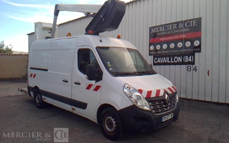 RENAULT MASTER EQUIPE AVEC UNE NACELLE 12M  NON ROULANT TREUIL  FB-677-TN